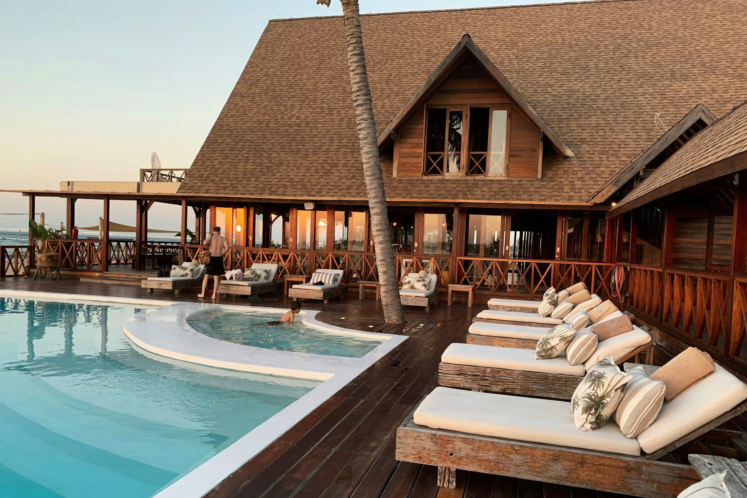 Breathtaking Luxury Resort & Hotel Architecture at Twilight